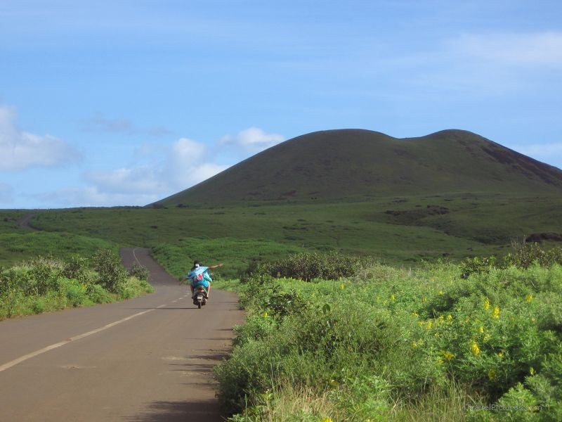 motorcycle road Maunga Pu'i  volcano